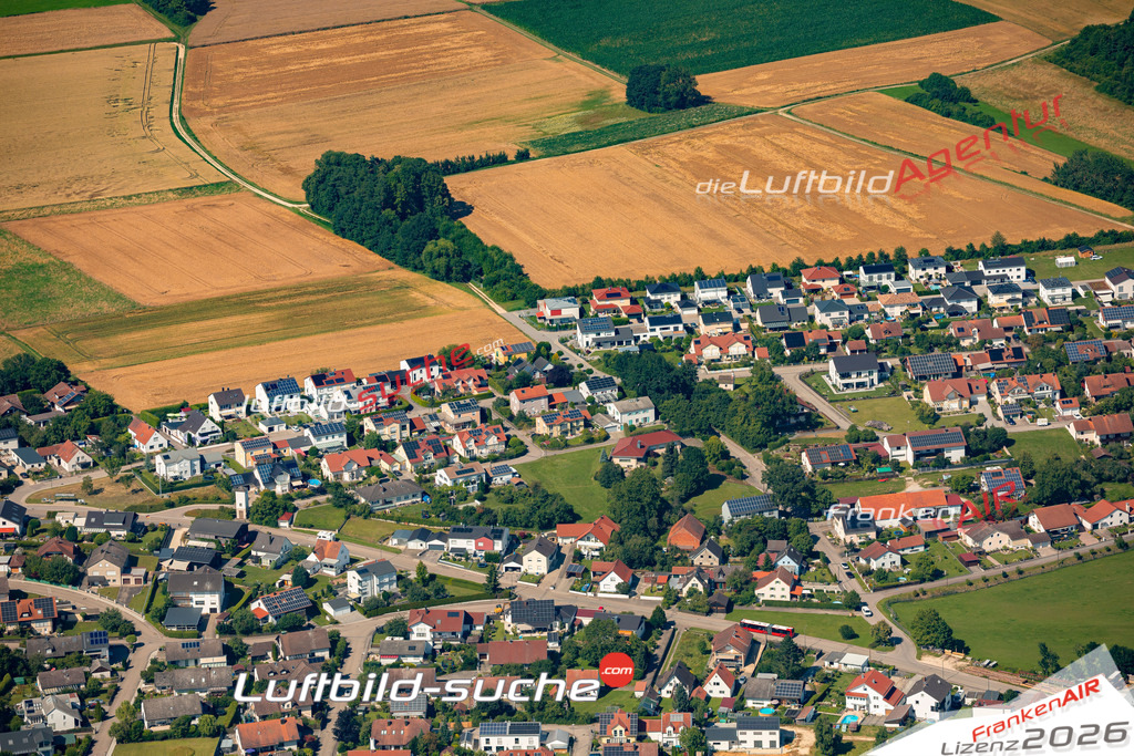 Das Luftbild zeigt : Oberzell Hitzhofen - Die Luftaufnahme wurde 2024 vom UL-Flugzeug aus erstellt ( keine Drohne ) - Hochauflösende Luftaufnahme - Für grossformatige Ausdrucke geeignet. Die Geschenkidee !Mit Lizenz und Bildrechte bestellbar