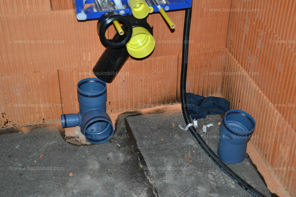 bib-lg15-sanitaer-0035 | Nach LV-Leistungsgruppen sortierte Detailfotos über den Bau eines Hauses. Alle Hausbau-Bilder direkt vom Urheber und Autor der Website Haus-Selber-Bauen.com