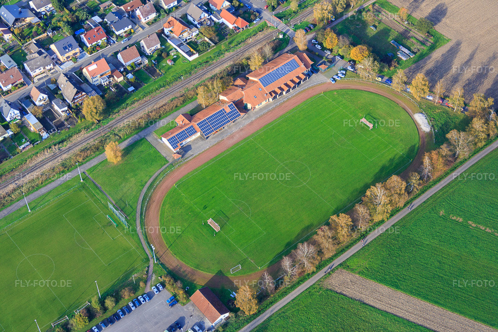 Luftbild: Sportplätze der Sportfreunde Steinfeld und Wiesentalhalle in Steinfeld im Bundesland Rheinland-Pfalz in Deutschland. Foto: IMG_075847.jpg vom 02.11.2014 durch Werner Riehm/FLY-FOTO.deSPORTFREUNDE-STEINFELD.DE