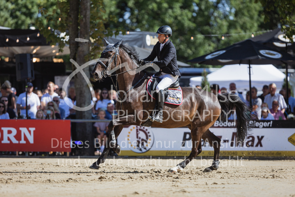 220828_Delbrueck_GrosserPreis-666 | Deine schönsten Turniermomente als professionelle Fotos! Entdecke hochwertige Pferdesport-Fotografie im Online-Shop. Jetzt Fotos finden & bestellen!