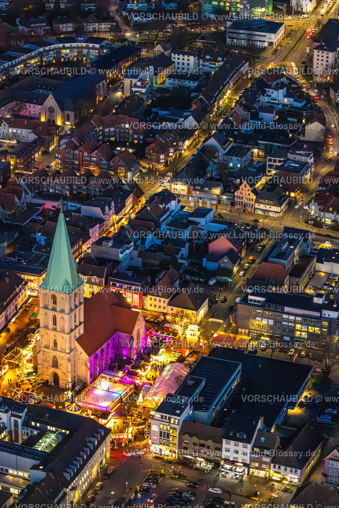 Hamm251201597Weihnachtsmarkt | Luftbild evang. Pauluskirche, Marktplatz, Weihnachtsmarkt mit Eislauffläche, Mitte Stadtbezirk Mitte, Hamm, Ruhrgebiet, Nordrhein-Westfalen, Deutschland