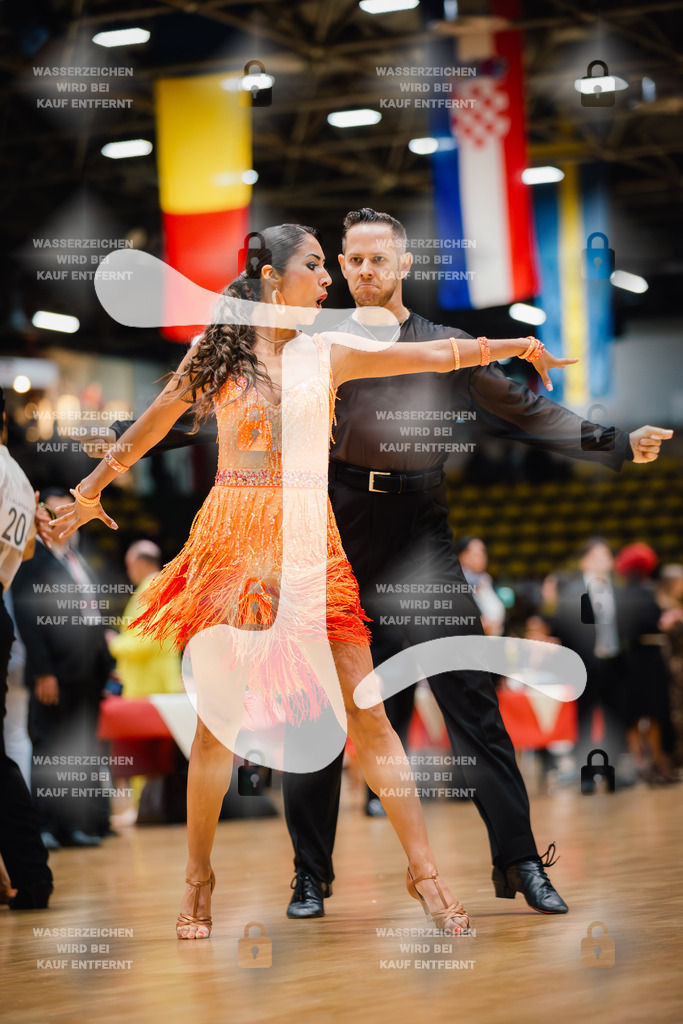 Hessen Tanzt WDSF Open Senior I Latin 5th (232) Marc Roswag _ Chaska Huam_n Bursztyn (TC Schwarz-Weiß Reutlingen)-2025-05-17-1950 | Webshop for digital downloads and prints of dance sport, event & show photographer Julian Link - Realisiert mit Pictrs.com