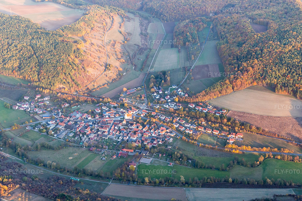 Luftbild: Ortsansicht im Ortsteil Binsfeld in Arnstein im Bundesland Bayern in Deutschland. Foto: IMG_112439.jpg vom 02.11.2018 durch Werner Riehm/FLY-FOTO.de