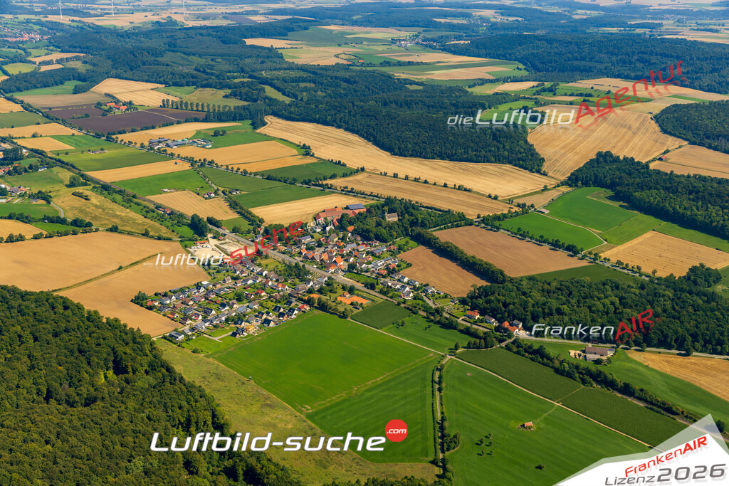 Borlinghausen Willebadessen Bild- Das Luftbild wurde 2025 vom UL-Flugzeug heraus erstellt ( keine Drohne bzw. Drohnenaufnahme ) - Hochauflösende Luftaufnahme -Nicht vergleichbar mit Google Maps oder Satelittenbilder- Die Geschenkidee !Mit Lizenz und Bildrechte bestellbar - CC