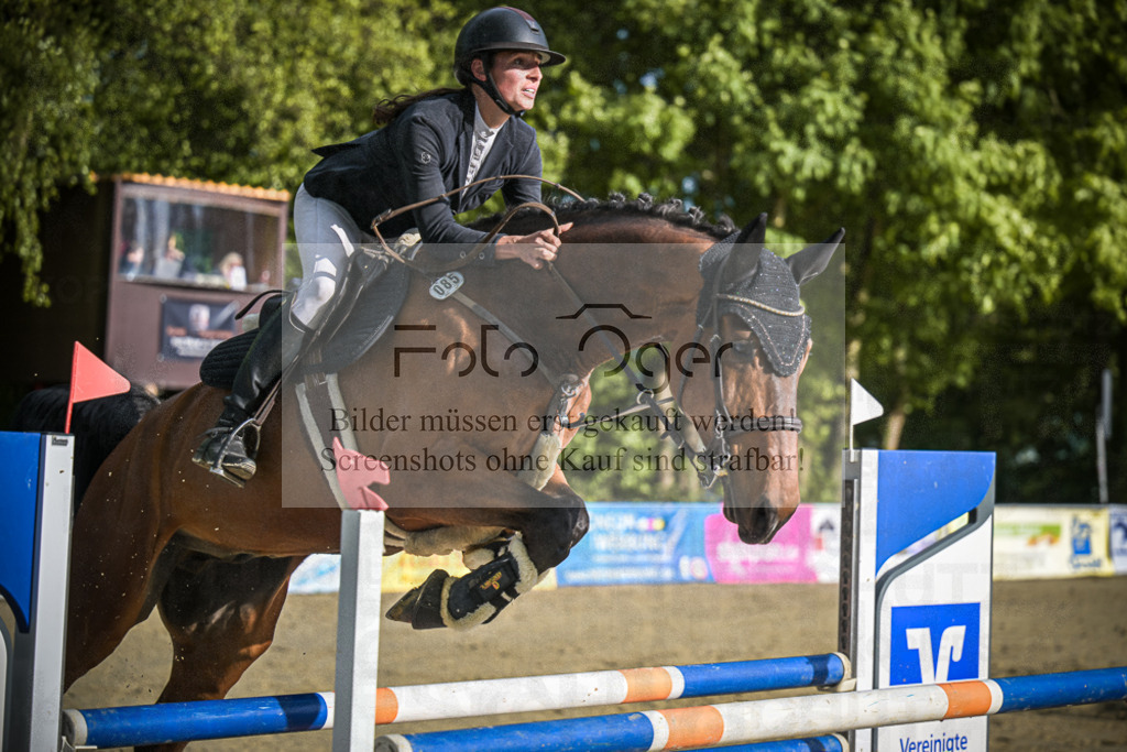 DOS_3253 | Entdecke hochwertige Reitturnierfotos von Foto Oger. Professionell, emotional und authentisch – jetzt Lieblingsmomente im Shop bestellen.Deutschlandweite Turnierfotografie. - Realisiert mit Pictrs.com
