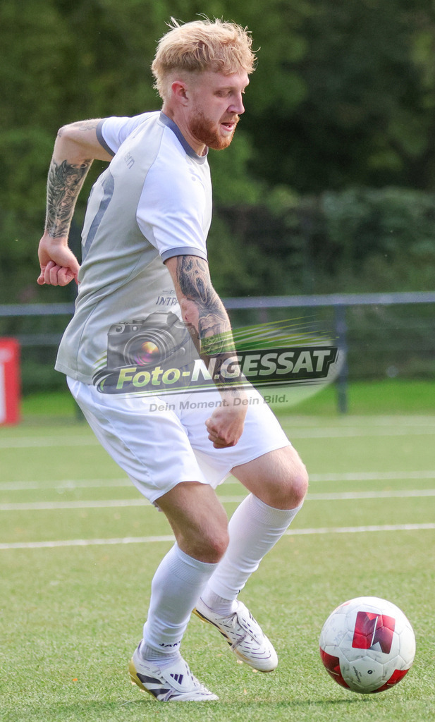 FC RW Kirchlengern - VfL Theesen | Auf dem Bild zu sehen: Grau FC RW Kirchlengern: Jan Luka Kollmeier FC RW Kirchlengern, VfL Theesen, Saison 26/27, Westfalenliga, Kirchlengern, Deutschland - Realisiert mit Pictrs.com