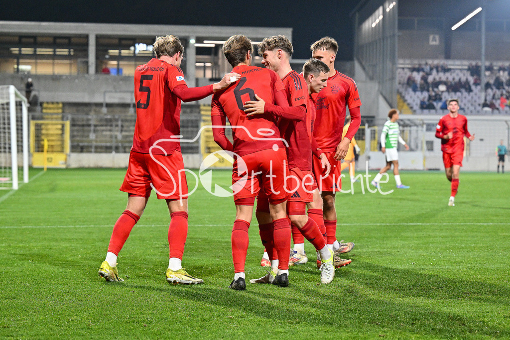 FC Bayern Amateure - SpVgg Greuther Fürth II | Jubel nach dem Treffer zum 1-0 durch Steve BREITKREUZ (FC Bayern München II #5) / Tor / Freude / Torschuetze / Regionalliga Bayern: FC Bayern Muenchen II - SpVgg Greuther Fuerth II, Gruenwalder Stadion am am 29.10.2024