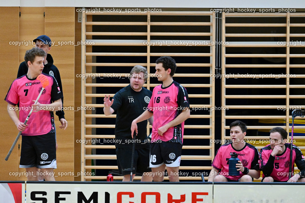 VSV Unihockey vs. Wiener Floorballferein 6.4.2024 | Assistentcoach Wiener Floorballverein Jukka Peltonen,  #7 Peter Scheidl Wiener Floorballverein, #16 Christian Göth Wiener Floorballverein,  VSV Unihockey vs. Wiener Floorballferein 6.4.2024, VSV Unihockey vs. Wiener Floorballferein  am 06.04.2024 in Villach (Ballspielhalle St. Martin), Austria, (Photo by Bernd Stefan)