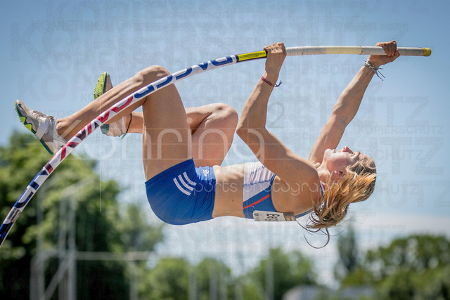 Juniorengala 2026; Mannheim, 13.06.2026 | MANNHEIM, GERMANY - JUNE 13, 2026 : Renáta Bergstrom (SVK/Slovakia) competing in the women’s U20 pole vault during the Juniorengala 2026 at Michael-Hoffmann-Stadion on June 13, 2026 in Mannheim, Germany.