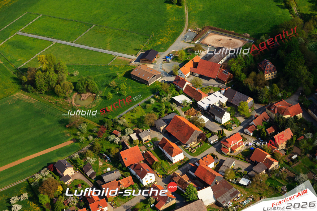 Die Luftaufnahme Hain - Küps wurde vom UL-Flugzeug (keine Drohne) aus fotografiert.Hohe Druck- Auflösung-die Geschenkidee!