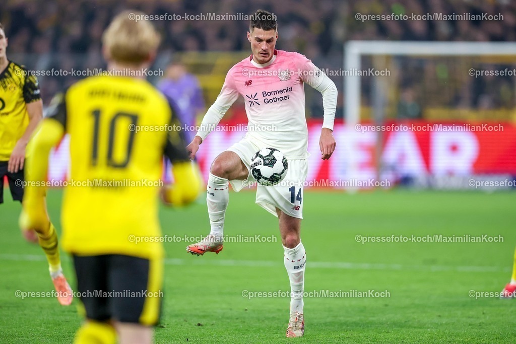 BVB02122501136 | 02.12.2025, Fußball, DFB-Pokal, Borussia Dortmund - Bayer 04 Leverkusen, Achtelfinale, Signal Iduna Park, Saison 2025 2026: Patrik Schick (Bayer04 #14) DFB regulations prohibit any use of photographs as image sequences and or quasi-video.