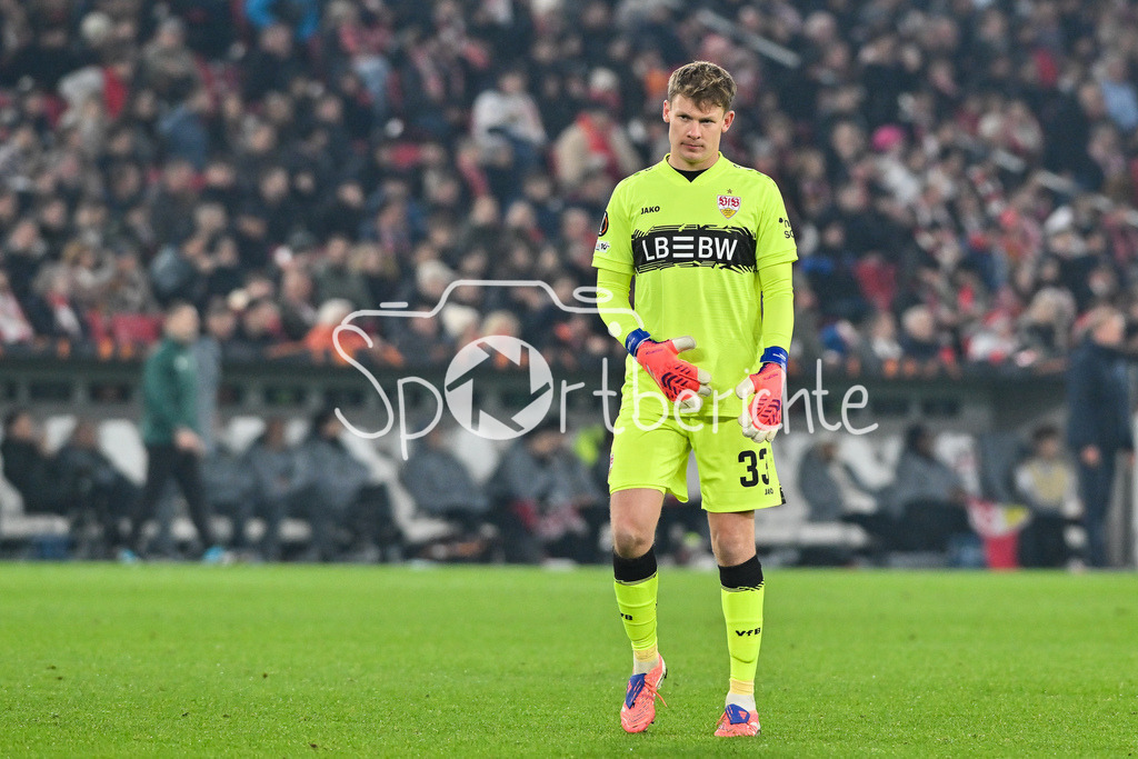 VfB Stuttgart - Feyenoord Rotterdam | STUTTGART, DEUTSCHLAND - 6. NOVEMBER: im Bild Alexander NUEBEL (VfB Stuttgart 33) / Einzelfoto / Freisteller / beim Ligaspiel zwischen dem VfB Stuttgart und Feyenoord Rotterdam am 4. Spieltag der Europa League in der MHP-Arena am 06.11.2025