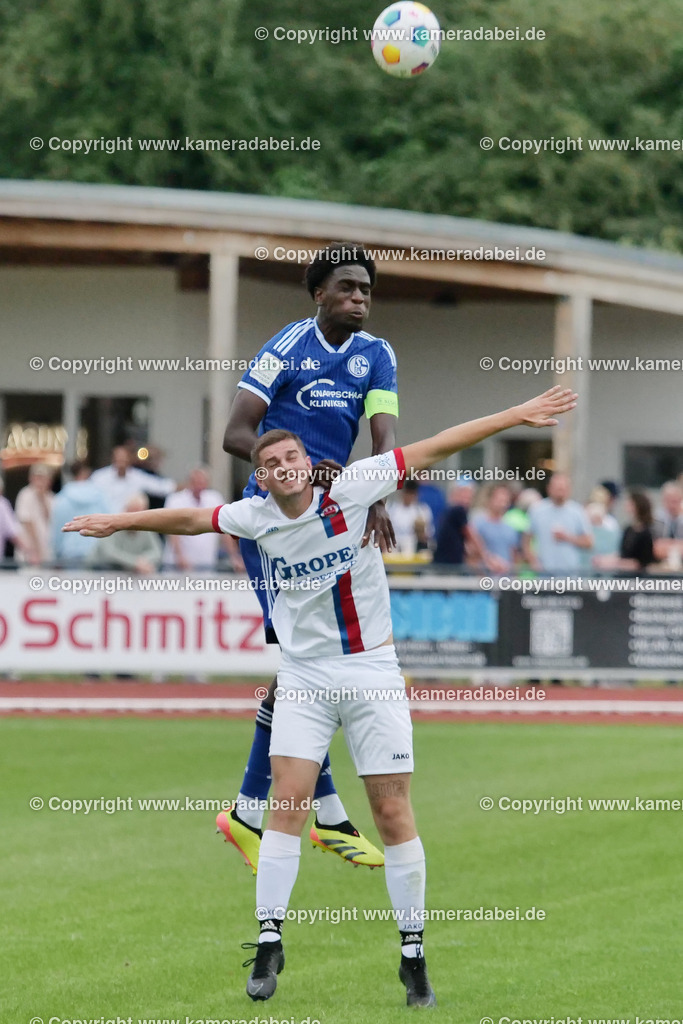 Fußball : Testspiel : SuS 09 Dinslaken - Schalke 04 U 19 am 25.07.2024 | Foto : Jochen Emde / www.kameradabei.de - Realisiert mit Pictrs.com