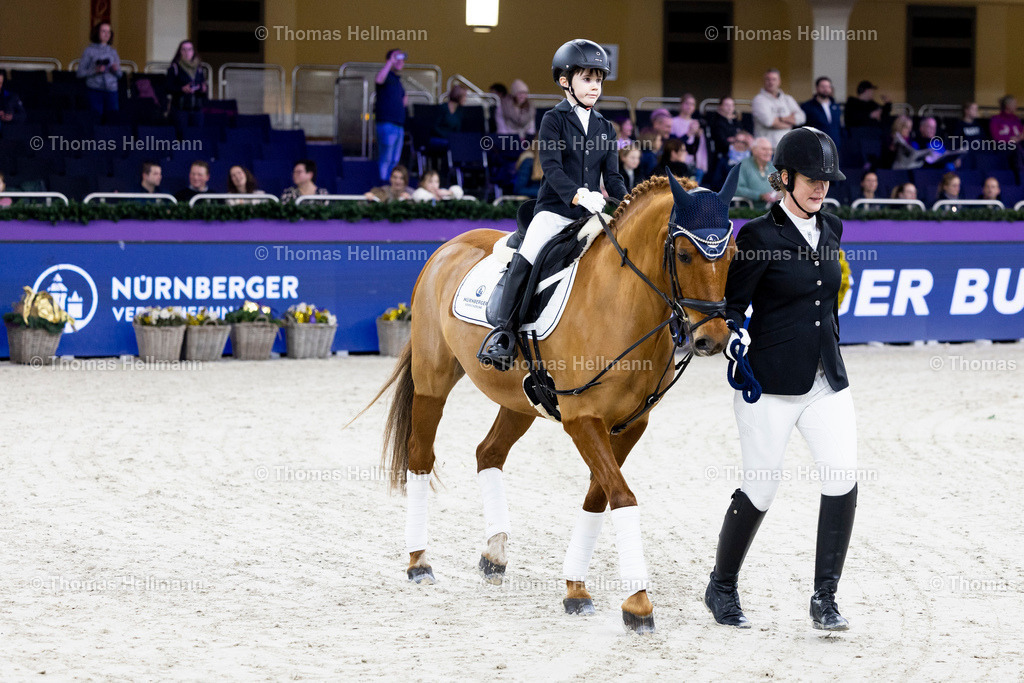 TH_Nürnberger Burgpokal Führzügelwettbewerb_13224 | Nürnberger Burgpokal Führzügelwettbewerb beim Festhallen Reitturnier Frankfurt 2023 am 15.12.23 in Frankfurt, Festhalle