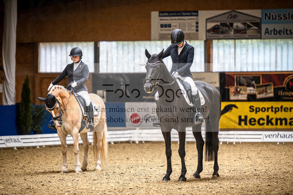 DOS_0301 | Entdecke hochwertige Reitturnierfotos von Foto Oger. Professionell, emotional und authentisch – jetzt Lieblingsmomente im Shop bestellen.Deutschlandweite Turnierfotografie. - Realisiert mit Pictrs.com