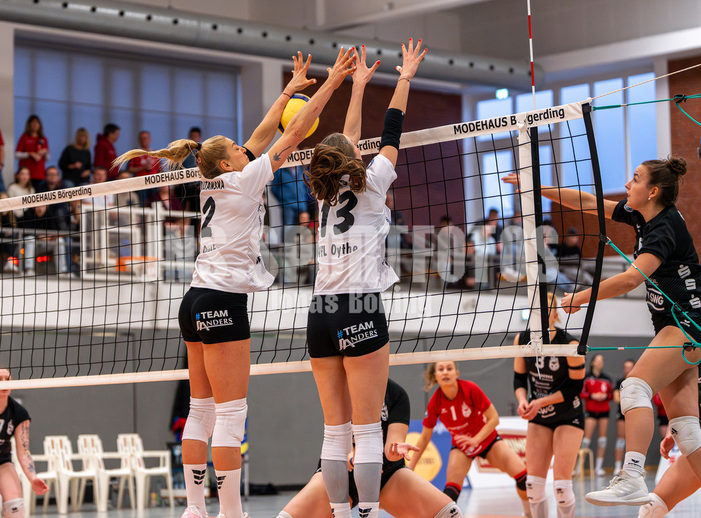 Volleyball I Frauen I Saison 2025-2026 I 2 Bundesliga Pro I 17. Spieltag VFL Oythe - VC Stralsund I 1794 | Block von Dominika Zoltanska (2,VFL Oythe) und Annelis Lotte Tyws (13,VFL Oythe) - Realisiert mit Pictrs.com