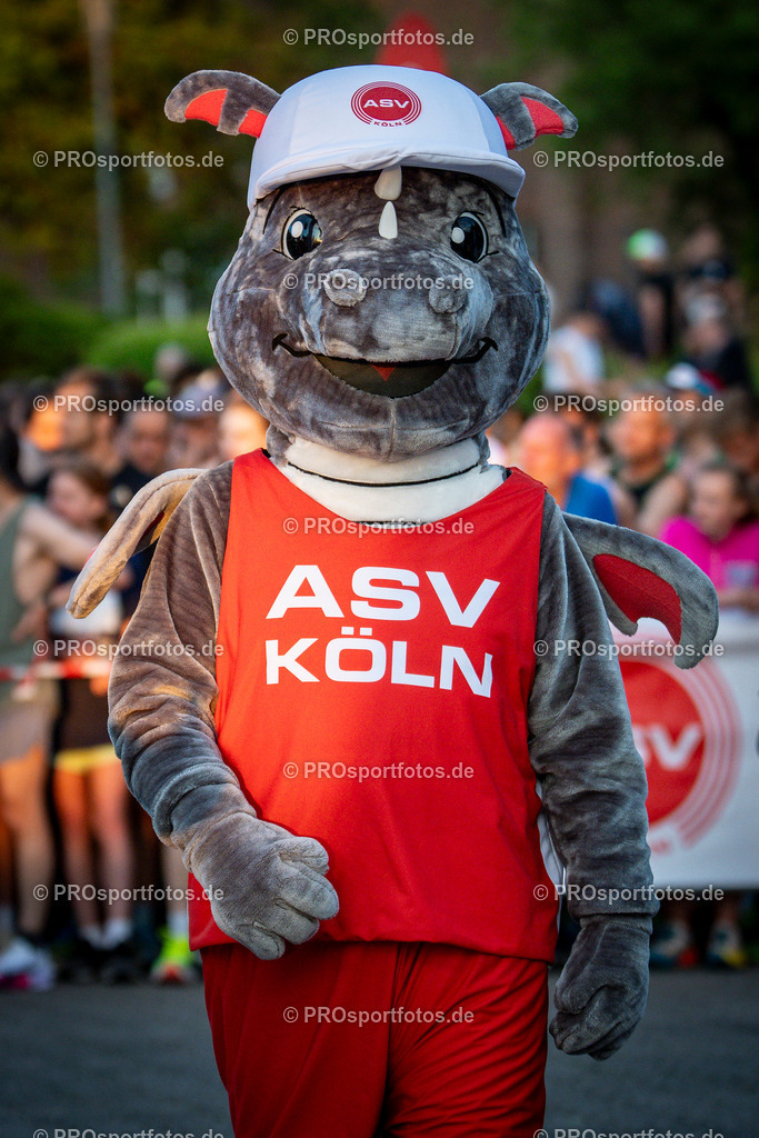 22. ASV Nachtlauf; Koeln, 28.05.25 | Impressionen vom 22. ASV Nachtlauf am 28.05.25 am Tanzbrunnen in Koeln. Foto: BEAUTIFUL SPORTS/Axel Kohring