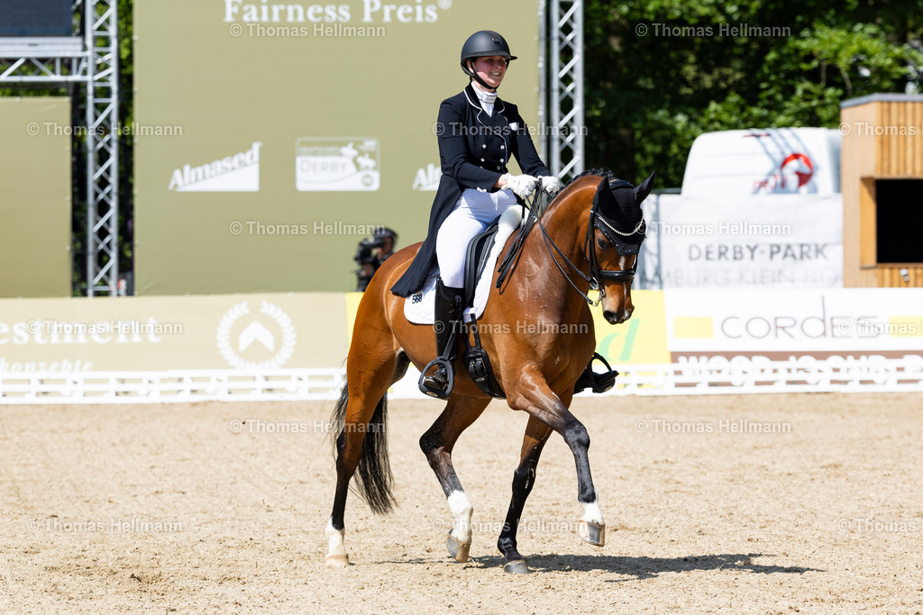TH_568-NICOLAYSEN Cara (GER)_ Sun of my heart_17968 | Deutsches Spring- und Dressur-Derby 2024 am 10.05.24 in Hamburg, 568NICOLAYSEN Cara (GER), Sun of my heart