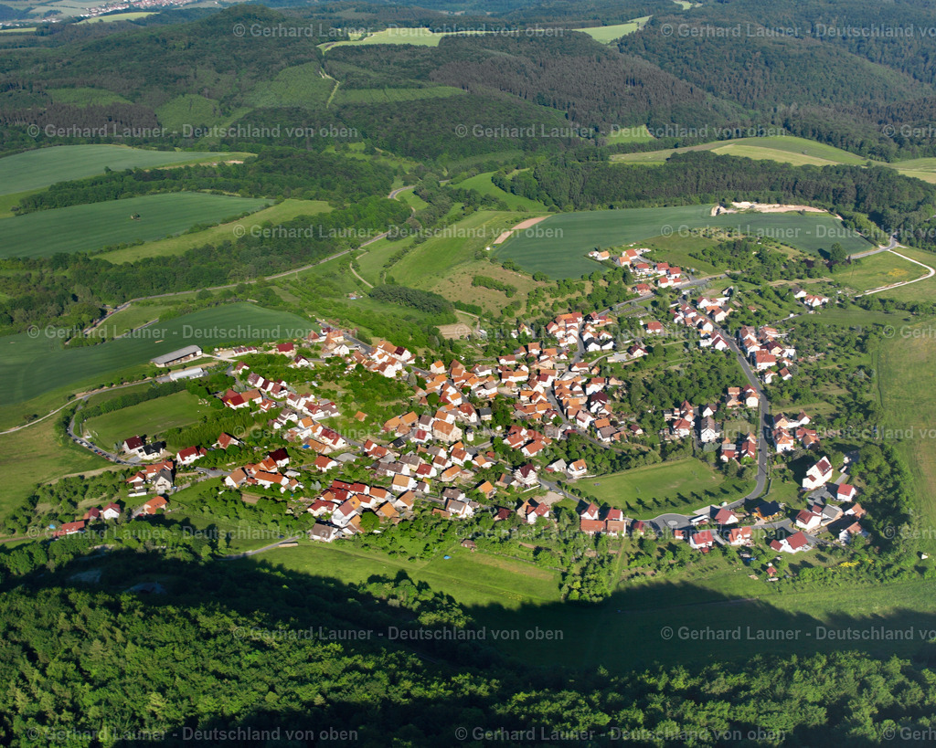 2634671 | KELLA 09.06.2006 Stadtansicht vom Stadtrand angrenzend an landwirtschaftliche Feldern  in Kella im Bundesland Thüringen, Deutschland // City view from the outskirts with adjacent agricultural fields  in Kella in the state Thuringia, Germany Foto: Gerhard Launer