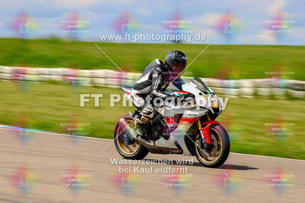 MotoTeam-0638 | Hier findet Ihr Bilder von Touristenfahrten auf der Nürburgring Nordschleife oder von anderen Veranstaltungen die ich besucht habe. Viel Spass beim Durch Schauen 