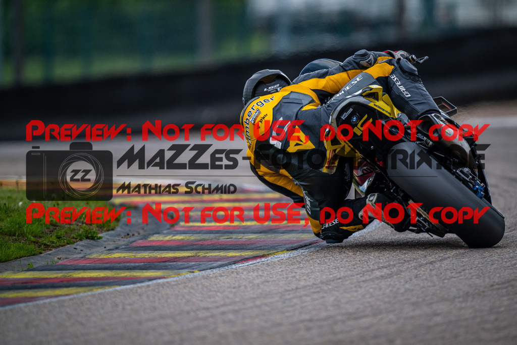 MaZZes_FotoMatrix_240503_6007705_0745 | STK1000