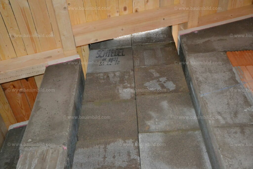 bib-lg08-schornstein-0038 | Nach LV-Leistungsgruppen sortierte Detailfotos über den Bau eines Hauses. Alle Hausbau-Bilder direkt vom Urheber und Autor der Website Haus-Selber-Bauen.com