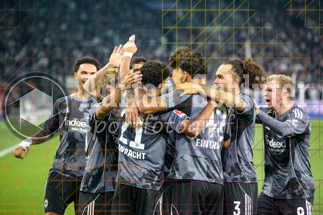 Borussia Mönchengladbach vs Eintracht Frankfurt - Bundesliga  | Mönchengladbach, Deutschland, 27.09.25:   Robin Koch (Eintracht Frankfurt) Torjubel, jubelt mit seiner Mannschaft nach dem Treffer zum 0:6waehrend des Spiels der Bundesliga zwischen Borussia Mönchengladbach vs Eintracht Frankfurt im Stadion im Borussia Park(Foto von Brauer-Fotoagentur / Adrian Schlueter)