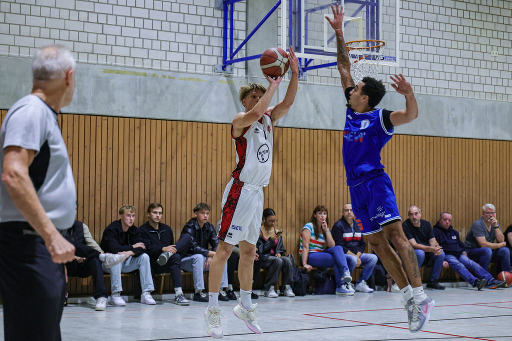 Regio BAYER GIANTS vs NEW Elephants Grevenbroich-24 | Fotos von Basketballspielen aus dem Raum NRW fotografiert von Gero Mueller-Laschet und Daniel Schaefer - Realisiert mit Pictrs.com