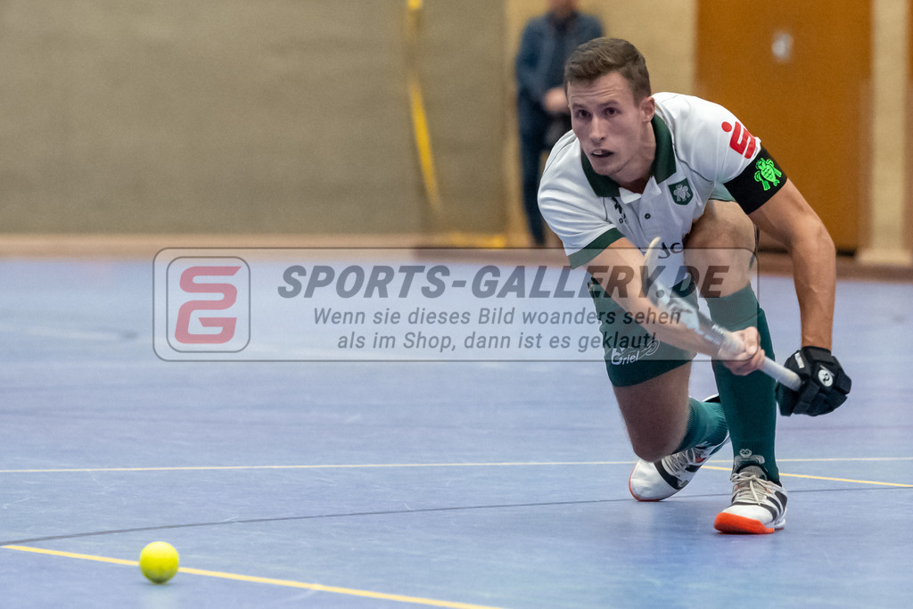SFE_20231217_0051 | Neuss, Deutschland, 17.12.2023:  in Aktion waehrend des Spiels der Halle 1. Bundesliga Herren zwischen SW Neuss vs Uhlenhorst Mülheim im Stadionhalle (SW Neuss) am 17.12.2023 in Neuss, Deutschland. (Foto von Stephan Fehrmann)

Neuss, Germany, 17.12.2023:  in action during the game of Halle 1. Bundesliga Herren between SW Neuss vs Uhlenhorst Mülheim in Stadionhalle (SW Neuss) at 17.12.2023 in Neuss, Deutschland. (Foto von Stephan Fehrmann)