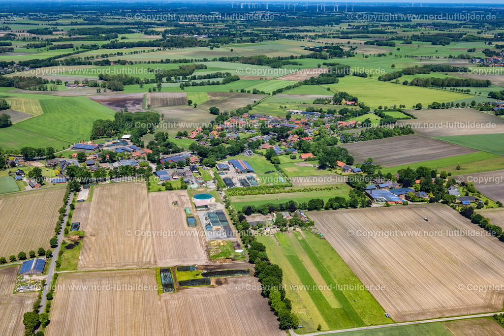 Ottendorf_ELS_6423030622 | AHLERSTEDT 03.06.2022 Ortsansicht der Straßen und Häuser der Wohngebiete in Ahlerstedt Ottendorf im Bundesland Niedersachsen, Deutschland. // Town View of the streets and houses of the residential areas in Ahlerstedt Ottendorf in the state Lower Saxony, Germany. Foto: Martin Elsen