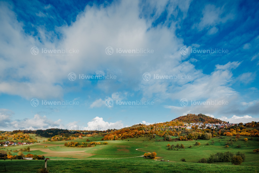 Herbstliche Aussicht auf den Hohenstaufen | löwenblicke | shop