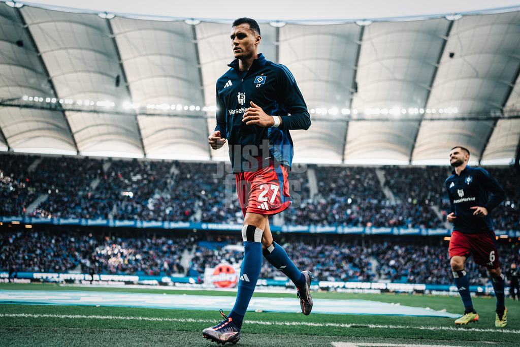 Fußball | Männer | Saison 2024/2025 | 2. Fußball-Bundesliga | 11. Spieltag | Hamburger SV vs. 1. FC Nürnberg | 03.11.2024 | Davie Selke (#27, HSV) auf dem Weg in die Kabine