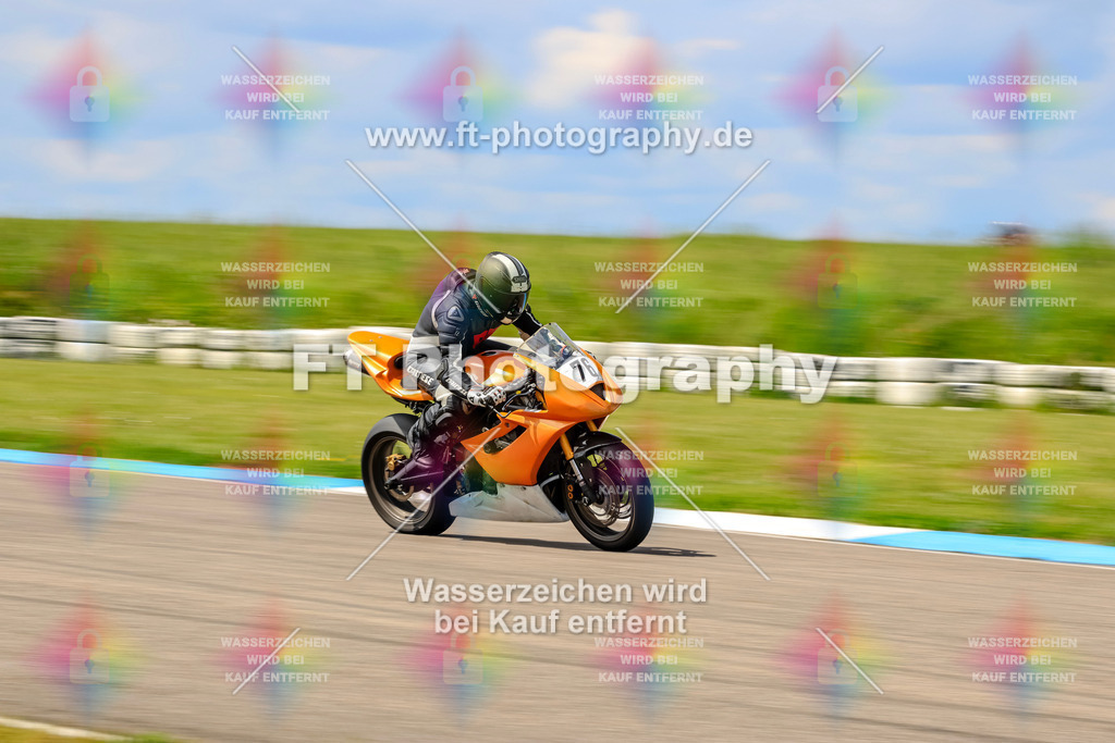 MotoTeam-0562 | Hier findet Ihr Bilder von Touristenfahrten auf der Nürburgring Nordschleife oder von anderen Veranstaltungen die ich besucht habe. Viel Spass beim Durch Schauen 