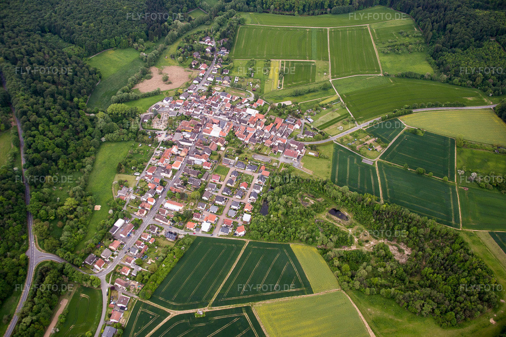 Luftbild: Ortsansicht im Ortsteil Hahn in Ober-Ramstadt im Bundesland Hessen in Deutschland. Foto: IMG_088916.jpg vom 20.05.2016 durch Werner Riehm/FLY-FOTO.de