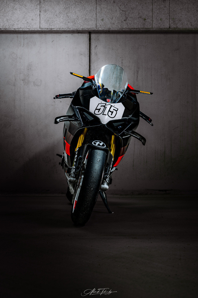 Ducati Panigale V4S | Entdecken Sie die faszinierende Welt von Alexander Tschuncky Arts: Kreative Fotografie, atemberaubende Automobilkunst und hochwertiger Bilderdruck. Lassen Sie sich inspirieren! - Realisiert mit Pictrs.com