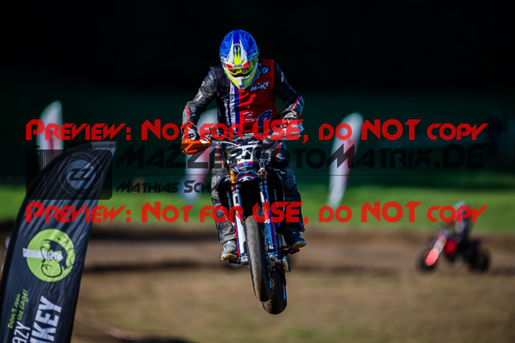 MaZZes_FotoMatrix_220903_9041 | UE40