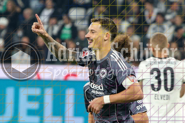 Borussia Mönchengladbach vs Eintracht Frankfurt - Bundesliga  | Mönchengladbach, Deutschland, 27.09.25:   Robin Koch (Eintracht Frankfurt) Torjubel, jubelt nach seinem Treffer zum 0:6waehrend des Spiels der Bundesliga zwischen Borussia Mönchengladbach vs Eintracht Frankfurt im Stadion im Borussia Park(Foto von Brauer-Fotoagentur / Adrian Schlueter)