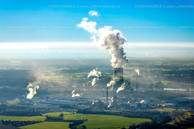 Luenen230205238Trianel | Luftbild, Trianel Kohlekraftwerk Lünen, Remondis Werksgelände, Kühlturm Lünen Stummhafen, Dampfwolken aus allen Türmen und Schornsteinen, blauer Himmel und Fernsicht, am Datteln-Hamm-Kanal, Lippholthausen, Lünen, Ruhrgebiet, Nordrhein-Westfalen, Deutschland