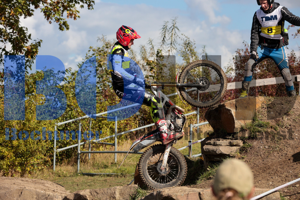 SES_DMTRIA20240929-2 | bond - Realisiert mit Pictrs.com