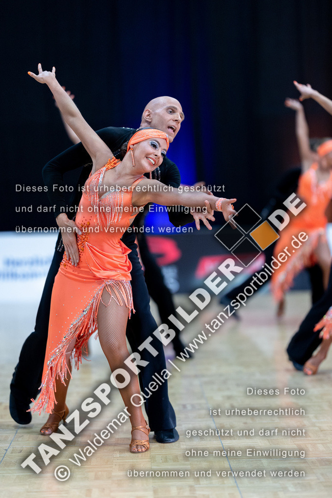 20230513-05813 | Hier finden Sie Tanz Bilder vom Latein und Standard Formationen tanzen. Sportbilder vom Tanzsport. Schöne Fotos und von Weltmeisterschaft, Europameisterschaft, Bundesliga, Regionalliga, Oberliga und Landesliga sowie von GOC Stuttgart, DanceComp, WM Bremen