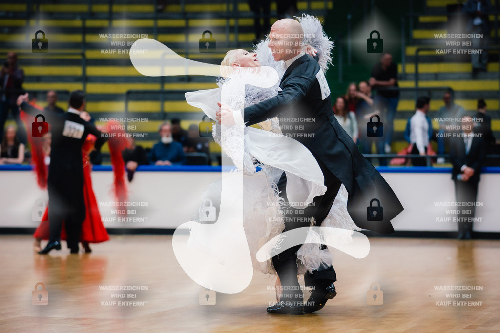 Hessen Tanzt WDSF Open Senior III Standard 4th (332) Thomas Schmidt _ Susanne Schmidt (Schwarz-Rot-Club Wetzlar)-2025-05-17-0467 | Webshop for digital downloads and prints of dance sport, event & show photographer Julian Link - Realisiert mit Pictrs.com