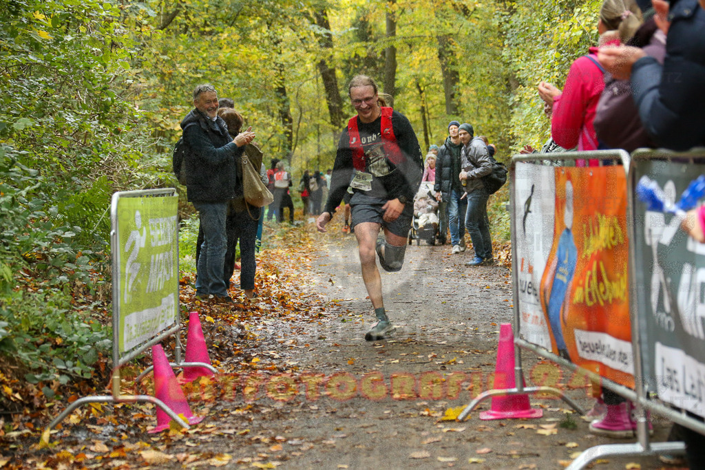 251026_1310_EX1_2742 | Sportfotografie im Rhein-Sieg Kreis, Köln, Bonn, NRW, Rheinland Pfalz, Hessen, etc. Unser Tätigkeitsfeld umfasst den Laufsport vom Volkslauf über den Marathon, Duathlon, Triathon bis zum Ultralauf wie Kölnpfad Ultra oder Schindertrail.