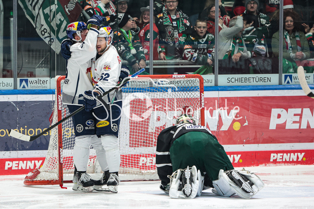 Augsburger Panther - EHC Red Bull Muenchen | Jubel der Gaeste nach dem Treffer zum 0-1 durch Maximilian KASTNER (RBM #93)