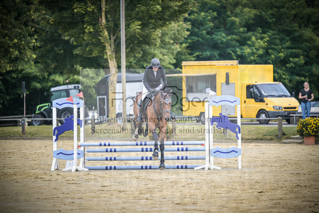DOS_9545 | Entdecke hochwertige Reitturnierfotos von Foto Oger. Professionell, emotional und authentisch – jetzt Lieblingsmomente im Shop bestellen.Deutschlandweite Turnierfotografie. - Realisiert mit Pictrs.com