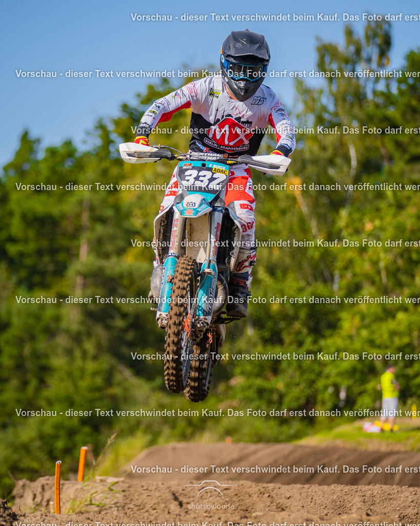 09_21_LM_Schenkenhorst-8271 | Sportfotografin aus Berlin-Brandenburg mit Fokus auf Motocross. Ich halte deine sportliche Leistung und echte Emotionen auf und neben der Strecke professionell fest. Entdecke die Fotos von deinem Rennen und bestelle sie direkt hier im Shop.