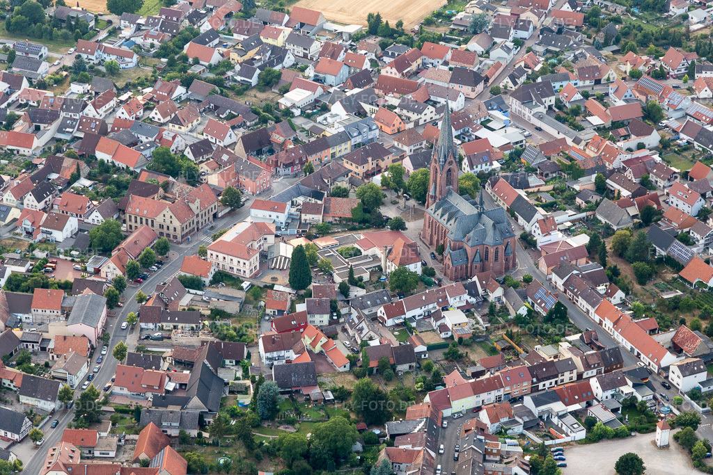 Luftbild: St. Vitus im Ortsteil Rheinsheim in Philippsburg im Bundesland Baden-Württemberg in Deutschland. Foto: IMG_109083.jpg vom 19.07.2018 durch Werner Riehm/FLY-FOTO.de