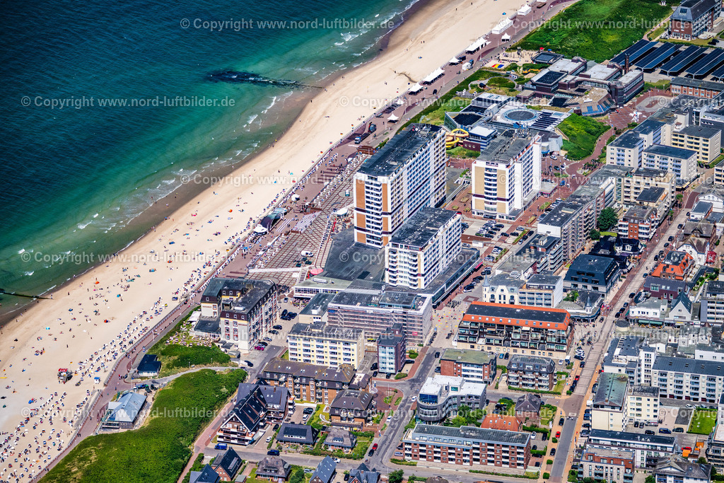 Sylt_Westerland_Mitte_Neüs_Kurhaus_Miramar_Hotel_ELS_0549210625 | SYLT 21.06.2025 Hochhaus- Gebäude der Hotelanlage " Hotel Miramar " an der Dünenstraße im Ortsteil Westerland in Sylt Nordsee - Insel im Bundesland Schleswig-Holstein, Deutschland. Weiterführende Informationen bei: Kreis Hotel GmbH & Co. KG. // High-rise building of the hotel complex " Hotel Miramar " on street Duenenstrasse in the district Westerland in Sylt North Sea Island in the state Schleswig-Holstein, Germany. Further information at: Kreis Hotel GmbH & Co. KG. Foto: Martin Elsen