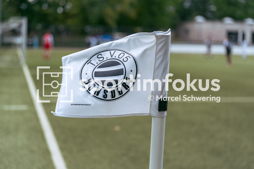 TSV 05 Ronsdorf – SSV Bergisch Born II | Die Eckfahne des TSV 05 Ronsdorf. Bezirksliga Niederrhein, Gruppe 2: TSV 05 Ronsdorf gegen SSV Bergisch Born II, Wuppertal, 11.10.2026. Endstand: 3:1. sportimfokus / Marcel Schwering - Realisiert mit Pictrs.com