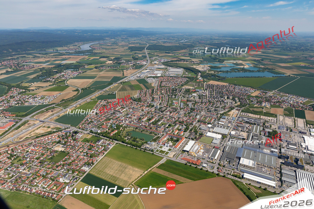 Das Luftbild der Stadt Neutraubling wurde 2021 vom Flugzeug heraus erstellt (keine Drohne) Aufnahmehöhe ca.450 Meter- hohe Bildauflösung und Druck-Qualität garantiert!