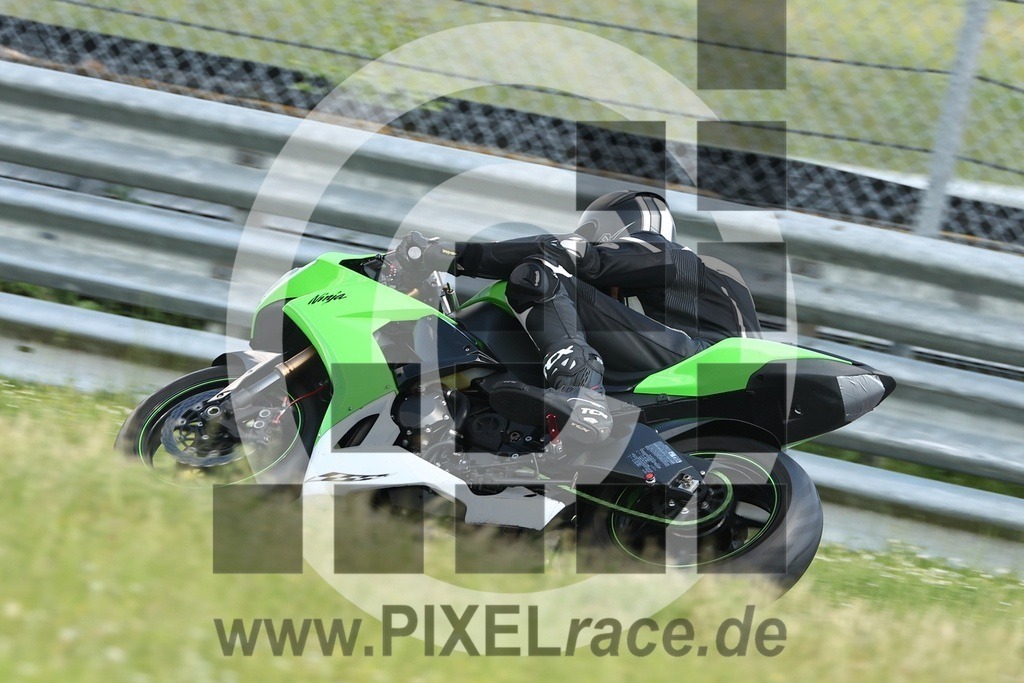0406-20260601_03934 | Schöne Erinnerungen an spannende Momente - das festzuhalten ist unser Job. PIXELrace.de ist seit 2003 auf den Rennstrecken Europas unterwegs um die Action draußen beim Fahren und die wunderbare Stimmung imm Fahrerlager für euch einzufangen.